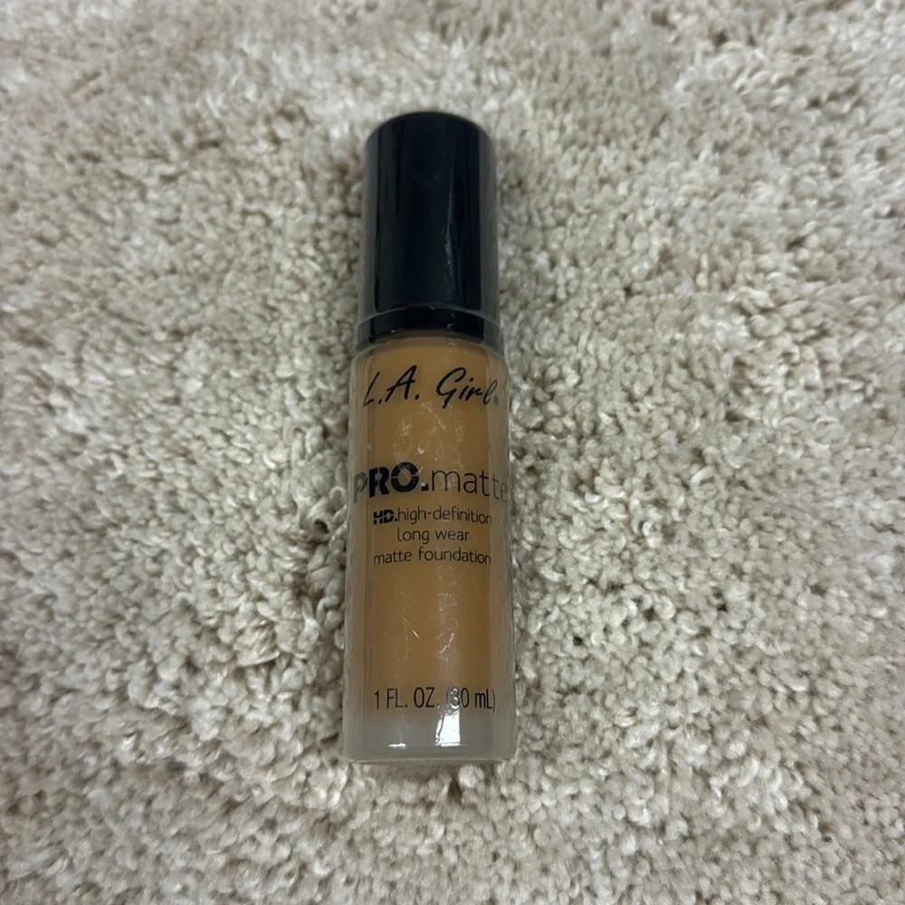 NEW L.A. Girl PRO.Matte Foundation -‎ Caramel